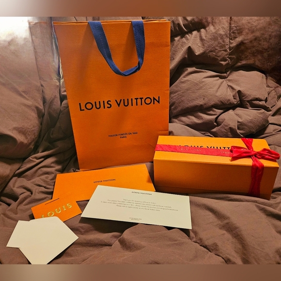 Authentic Louis Vuitton Gift Box Magnetic Ribbon Shopping Bag Storage Travel Set - Picture 3 of 16